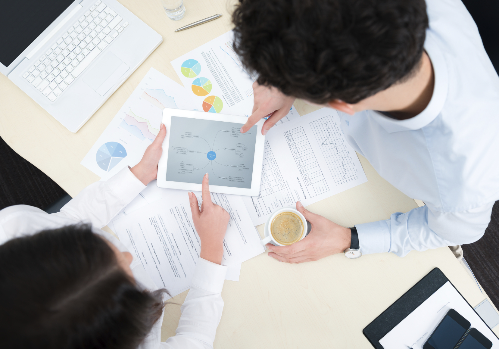 Image: 4 gastos de una empresa que deben ser asumidos por los clientes