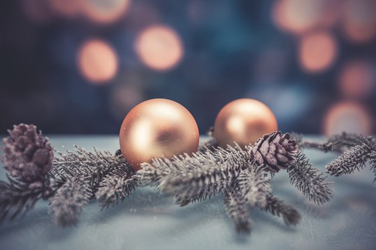 Image: Vendiendo adornos navideños en la tienda y en la web